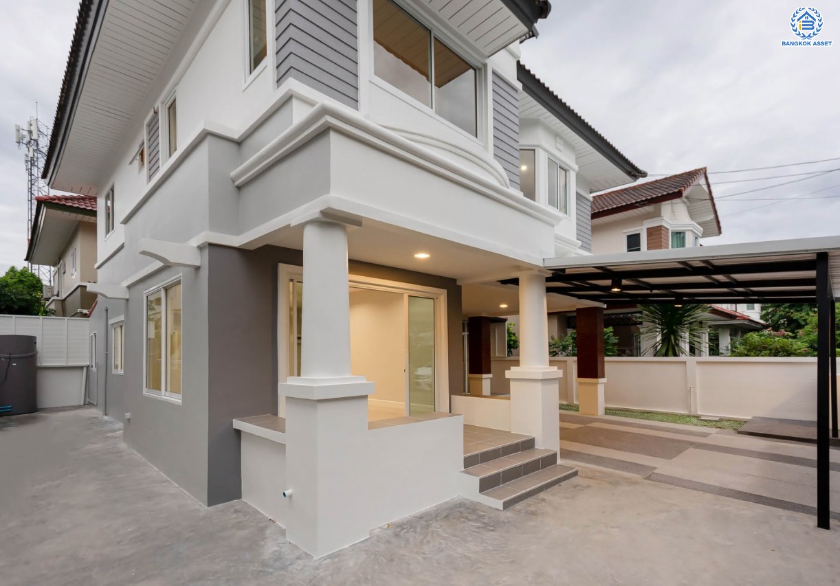 บ้านมือสองตกแต่งใหม่ โครงการ มณีรินทร์พาร์ค รัตนาธิเบศร์-ท่าอิฐ แบรนด์ Property Perfect เนื้อที่ 50 ตร.ว. ฟังก์ชัน 3 ห้องนอน 3 ห้องน้ำ จอดรถได้ 2 คัน บนทำเลศักยภาพ เชื่อมต่อทั้ง ถนนรัตนาธิเบศร์ และถนนราชพฤกษ์ ใจกลาง 2 เซ็นทรัลฯ ใกล้ทางด่วน "งามวงศ์วาน" และรถไฟฟ้า "สถานีบางรักน้อยท่าอิฐ"